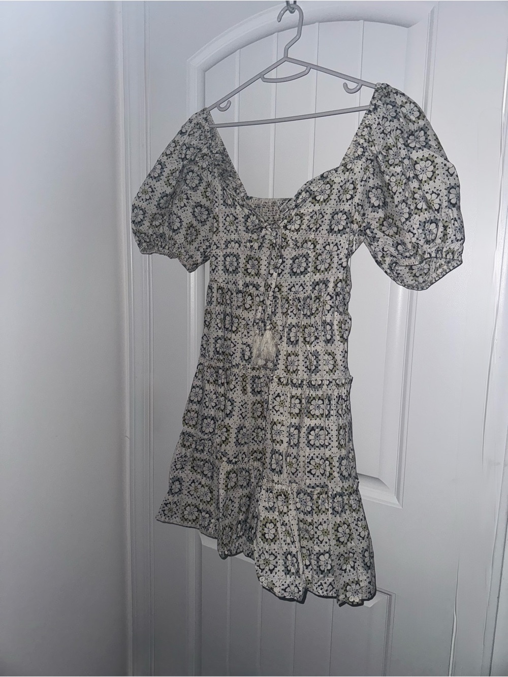 Davi & Dani Floral Tile Print Puff Sleeve Tiered Boho Dress Small